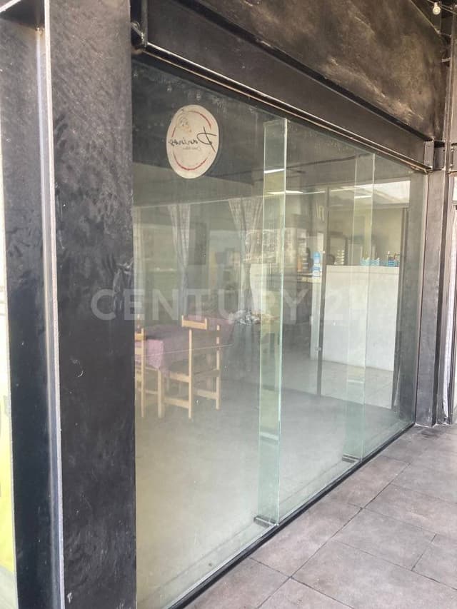 RENTA LOCAL COMERCIAL PLAZA NUBES EN SALTILLO