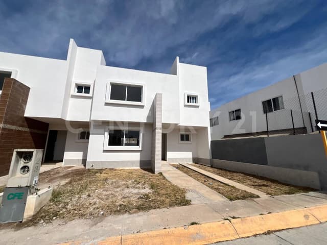 Casa en venta en Bosques de San Juan con acceso a casa club, SJR, QRO