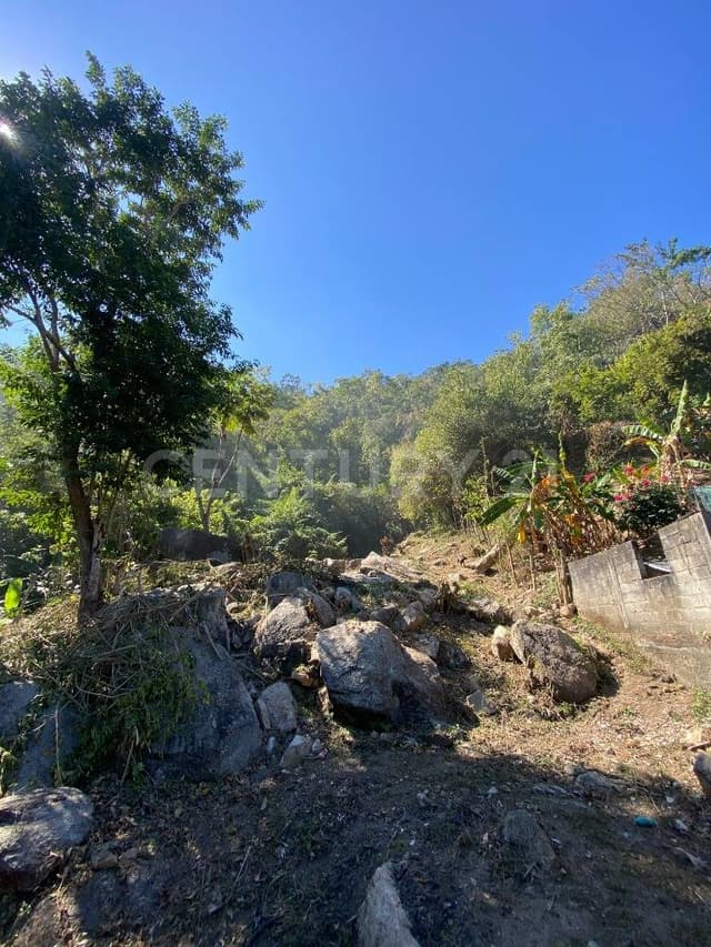 Terreno en Venta en Boca de Tomatlán, Ubicación Privilegiada Cerca del Río