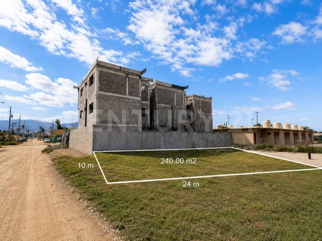 VENTA DE TERRENO EN MANEADERO A DOS CUADRAS DE LA CARRETERA TRANSPENINSULAR