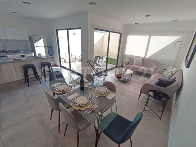 Moderna Residencia en Campo de Golf. ¡Oportunidad Única!