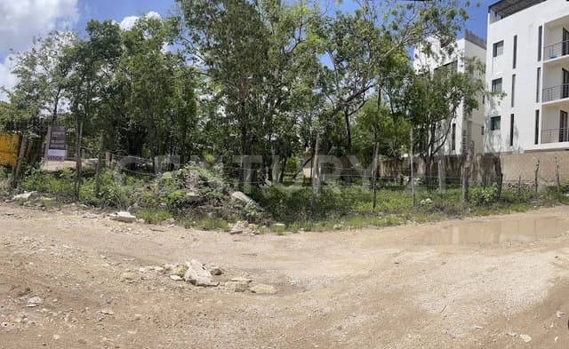 Lote comercial con 3 calles-frentes a 5 min de la playa y 1 de la Coba