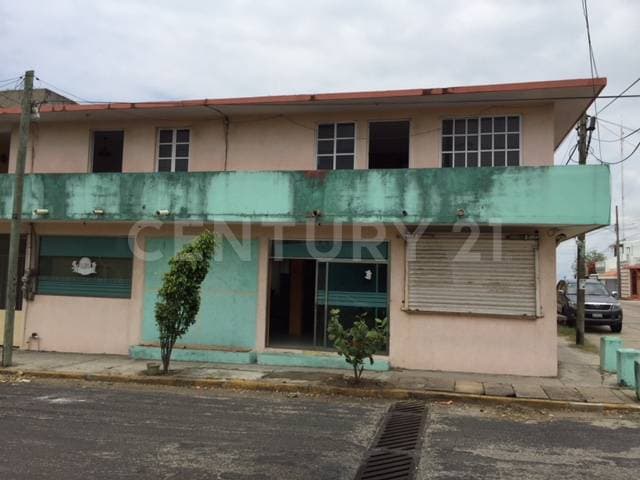 SE VENDE CASA EN ESQUINA CON LOCAL COMERCIAL
