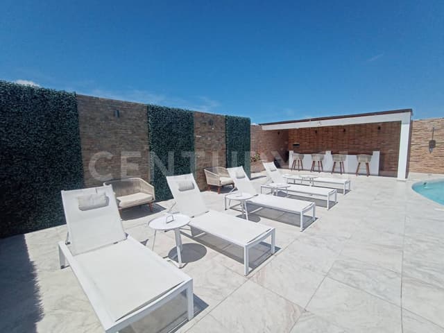 Renta lindo Estudio en Condo con Rooftop Centro Playa del Carmen P4478
