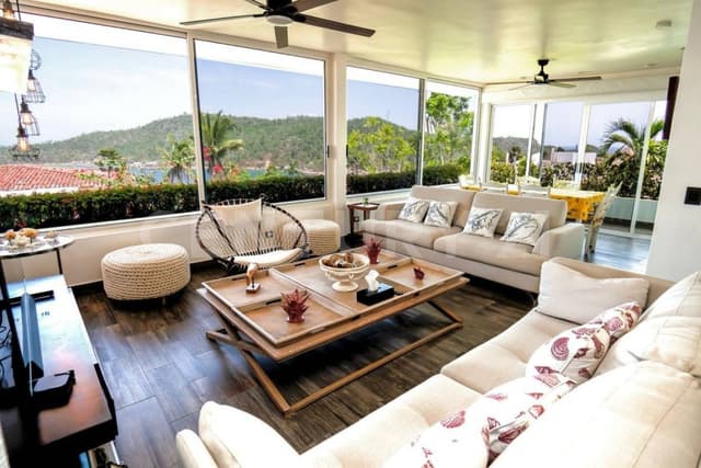 CASA SOLA EN VENTA LAS PLAYAS ACAPULCO, GUERRERO.