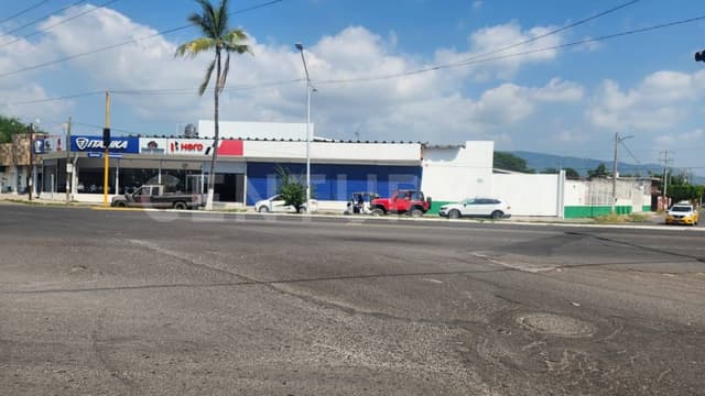 SE RENTA LOCAL SOBRE AVENIDA EN TECOMAN, COL.