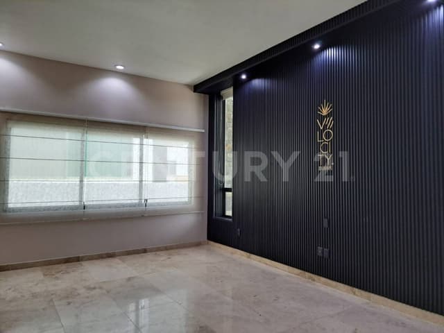Residencia en 1ra etapa, de una Planta con vista a Campo de Golf en Altozano.