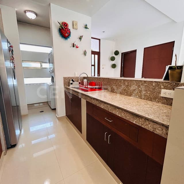 Casa familiar en Venta con Alberca - Residencial Arbolada