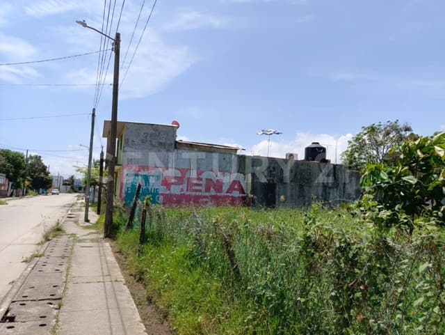 SE VENDE TERRENO EN LEONA VICARIO 18 EN COATZACOALCOS, VER