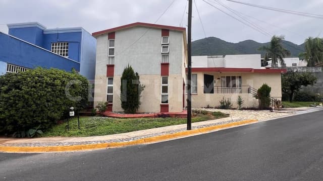 Casa en Venta en Colonia Satélite, Sur de Monterrey