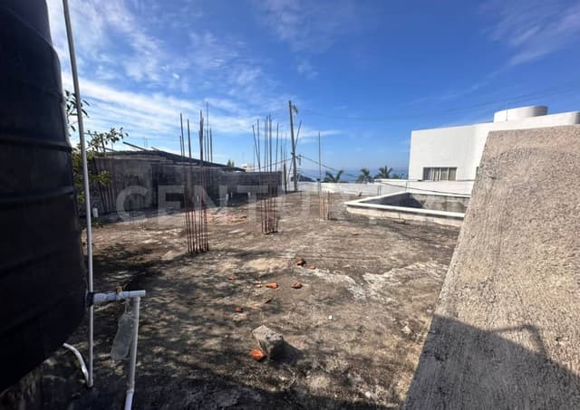 Terreno con Construcción en Fracc. Las Playas, Acapulco