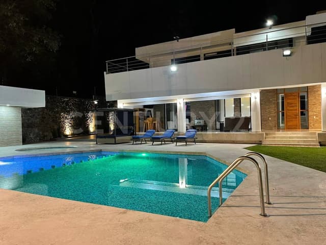 EXCLUSIVA RESIDENCIA DE LUJO CON ALTO POTENCIAL DE INVERSIÓN EN PALMIRA