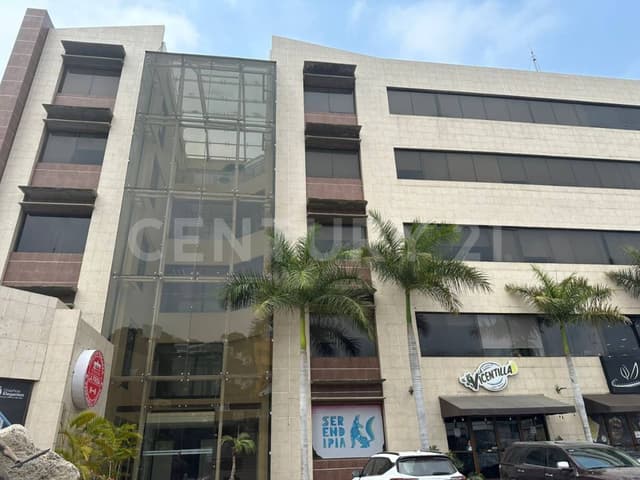 OFICINA DE LUJO AMUEBLADA EN RENTA PLAZA LOMAS