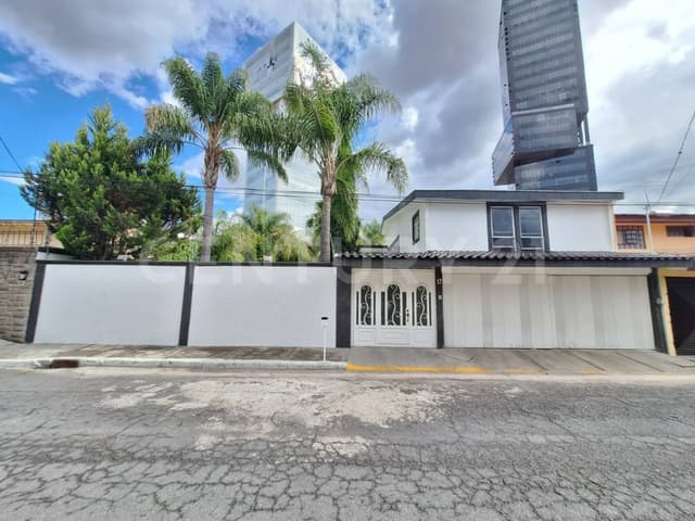 Casa en venta en la Col. Santa Cruz Buena Vista, Zavaleta, Puebla.