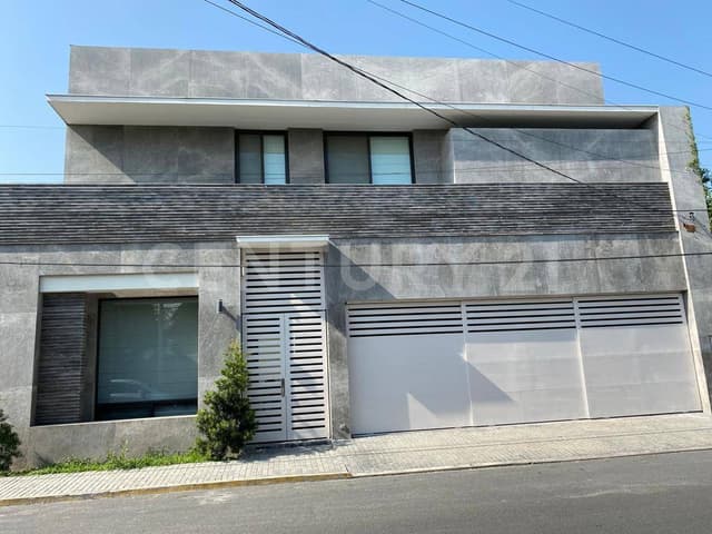 CASA EN VENTA EN LA COL. DEL VALLE EN SAN PEDRO GARZA GARCIA