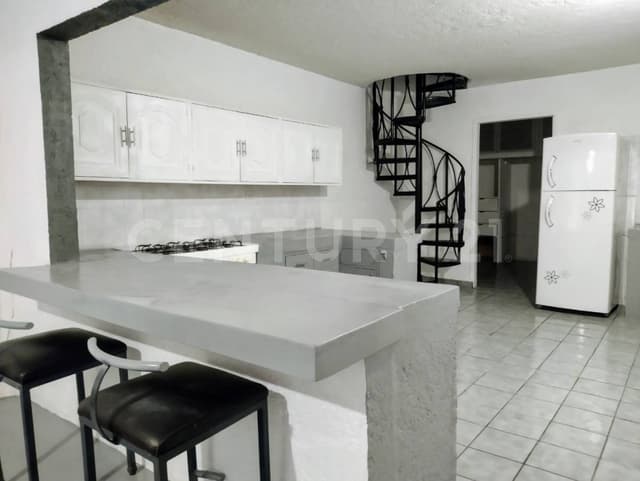 CASA CON LOFTS PARA RENTAR EN LOMAS DE CORTES, CUERNAVACA,