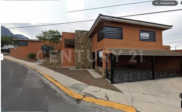 CASA EN VENTA EN COL. CUMBRES 5 SECTOR