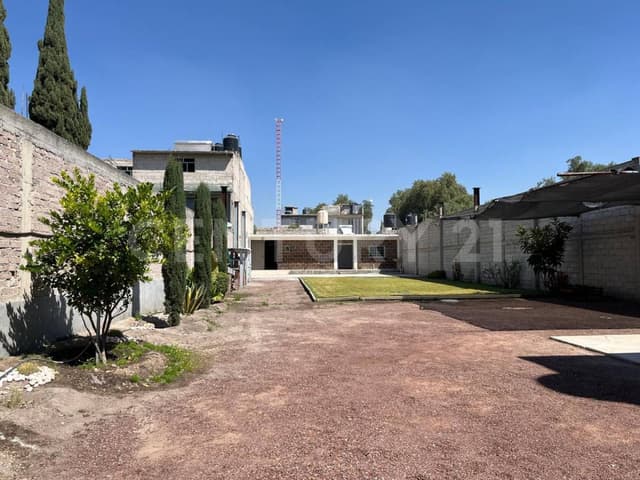 Casa en Renta 760 metros Amplio Jardin con caseta de vigilancia y baño completo