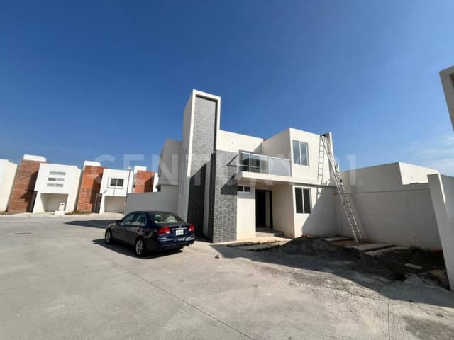 Casa en Venta en Esquina en San Juan del Río, Querétaro.