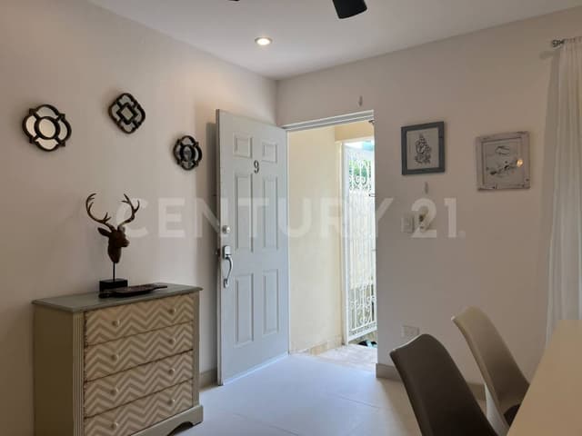Renta departamento 2 recamaras, 2.5 baños zona centro en Playa del Carmen P4206
