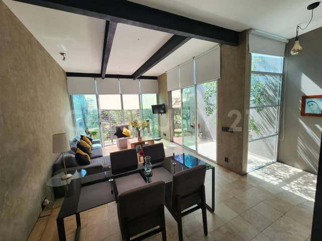 Casa en Venta con excelente diseño y amplias áreas verdes