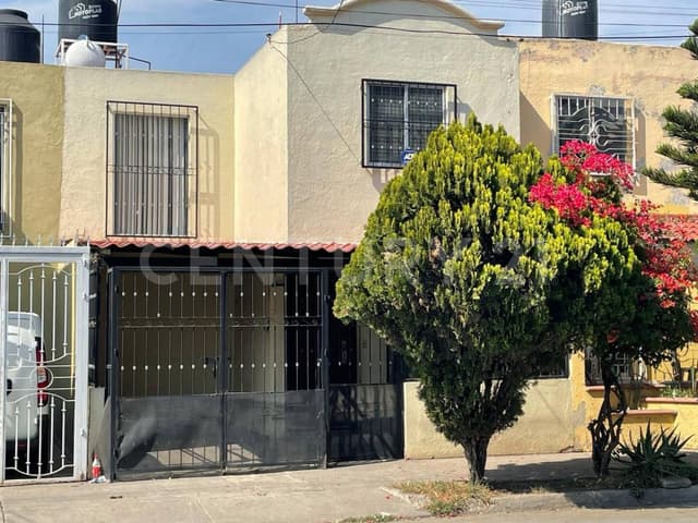 Casa En Renta En Álamo Industrial.