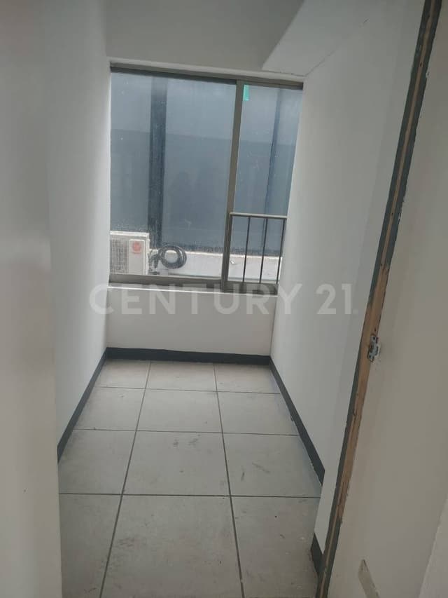 SE RENTA LOCAL EN SEGUNDO NIVEL EN AV. UNIVERSIDAD