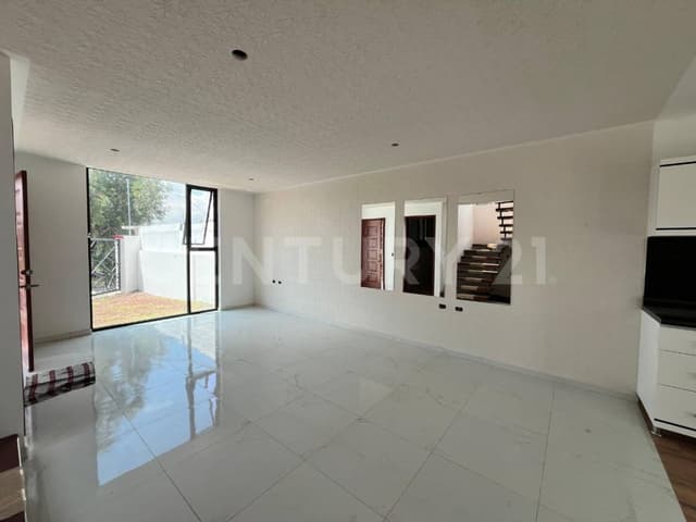 Casa en venta con 4 recamaras en Solares Banthí, San Juan del Río, Qro