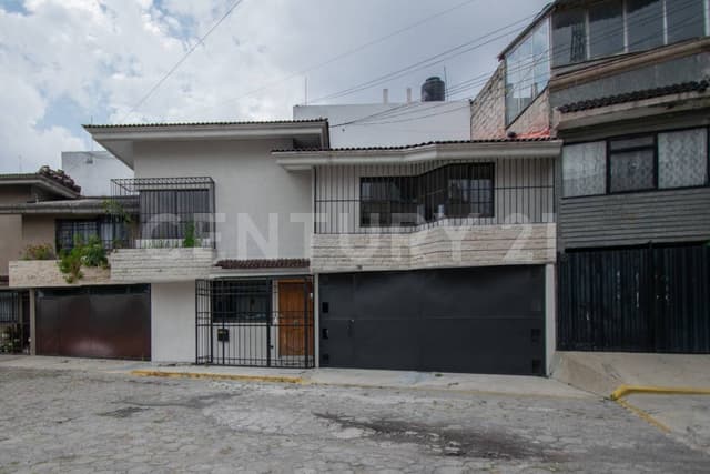 CASA EN RENTA PARA USO DE OFICINAS FRENTE A PLAZA CRISTAL.