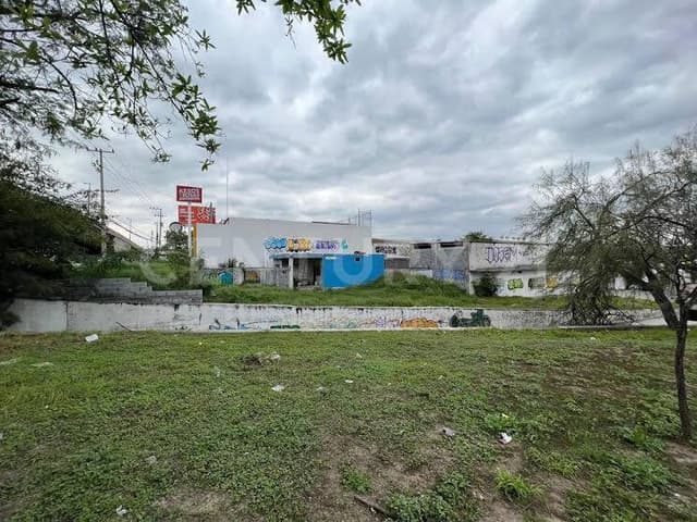 TERRENO EN VENTA EN COL. PLUTARCO ELIAS CALLES EN MONTERREY