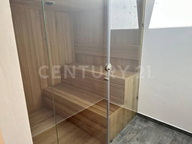 Casa en Venta con Jardín, vapor y sauna en fraccionamiento privado, Morelos