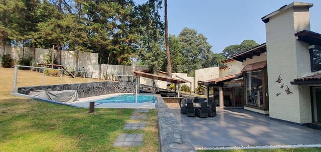 CASA EN EL CENTRO DE AVÁNDARO, VALLE DE BRAVO