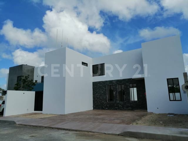 Casa amplia en Renta de 4 recamaras con alberca en Mérida Yucatán.