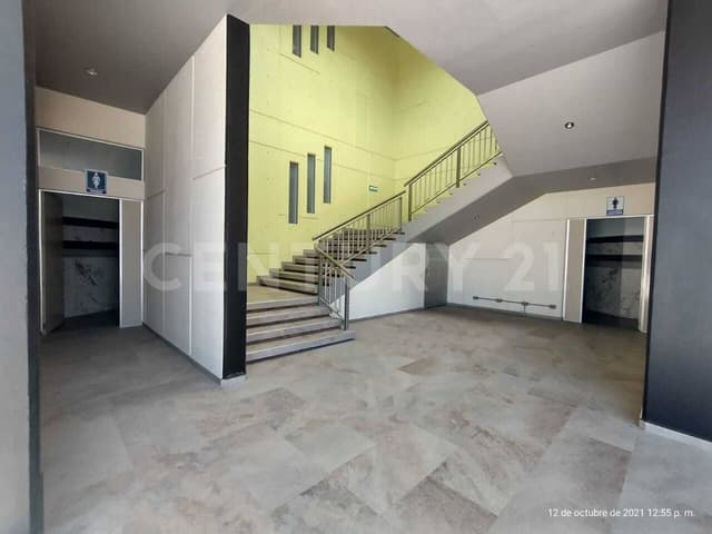 En renta locales en plaza comercial de Metepec