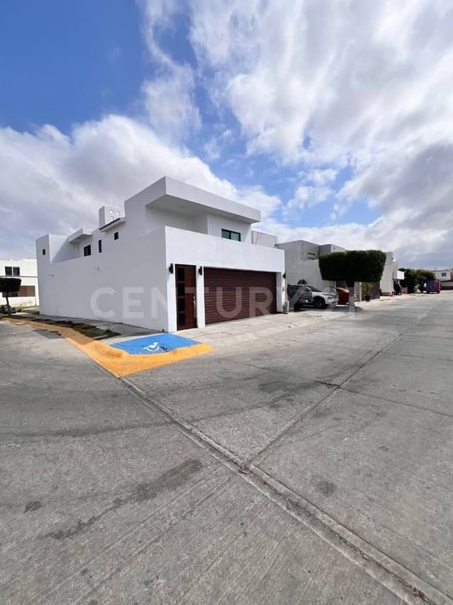 Casa en Venta en Mazatlan, Sinaloa, Mexico. Fracc. Los Mangos II