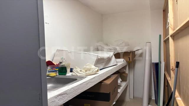 Casa con locales comerciales en venta, Avenida Kabah, Cancún.