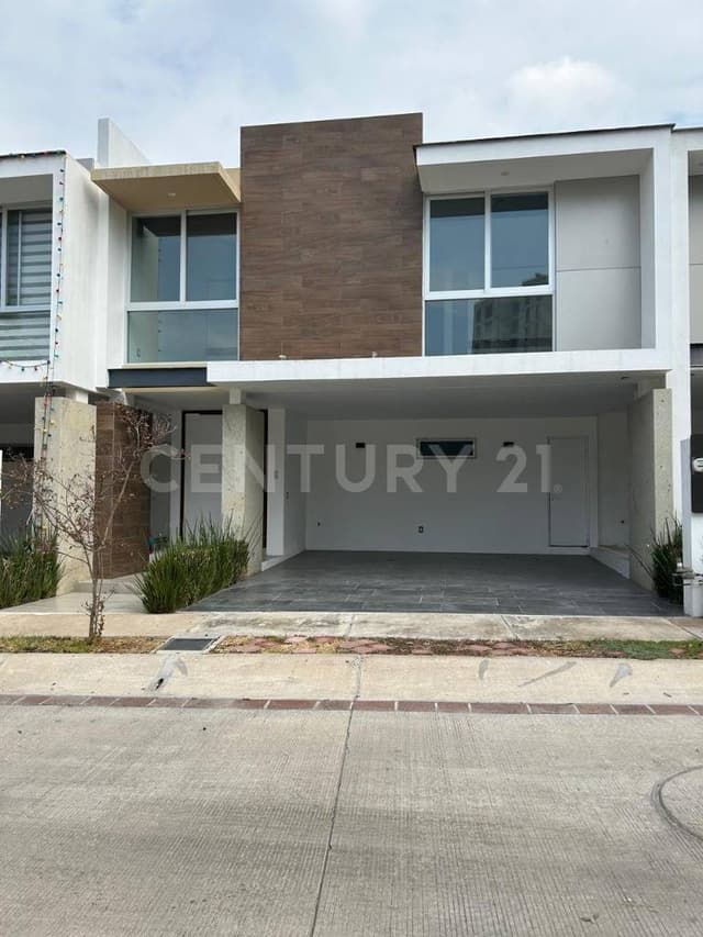 CASA ENVENTA LOMAS DE PUNTA DEL ESTE PRIMER CLOUSTER