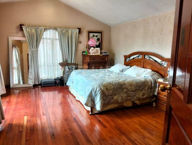 Venta de casa amplia Villa de Guadalupe Xalostoc, Ecatepec de Morelos