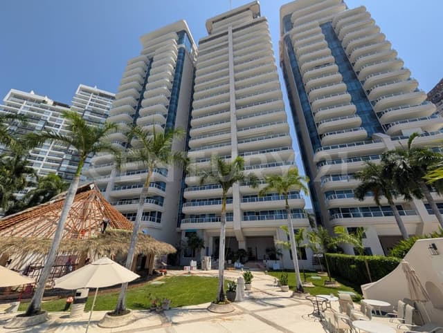 Oportunidad en La Jolla, Acapulco | 560 m² Frente a la Bahía para Personalizar