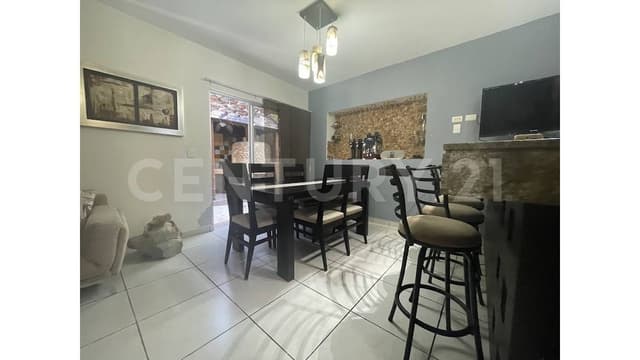 OPORTUNIDAD EN RESIDENCIAL LA JOYA – CASA CON 5 RECÁMARAS