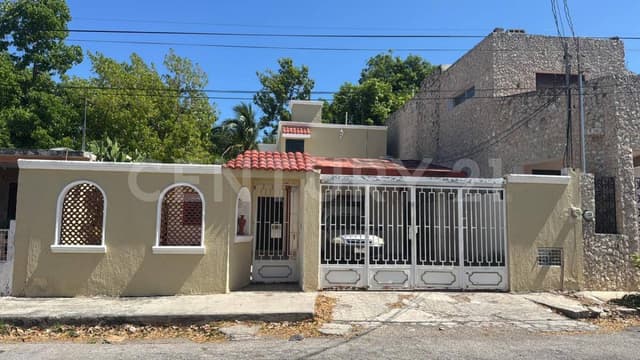 CASA EN VENTA MERIDA A UN COSTADO DE LA PLAZA DE TOROS