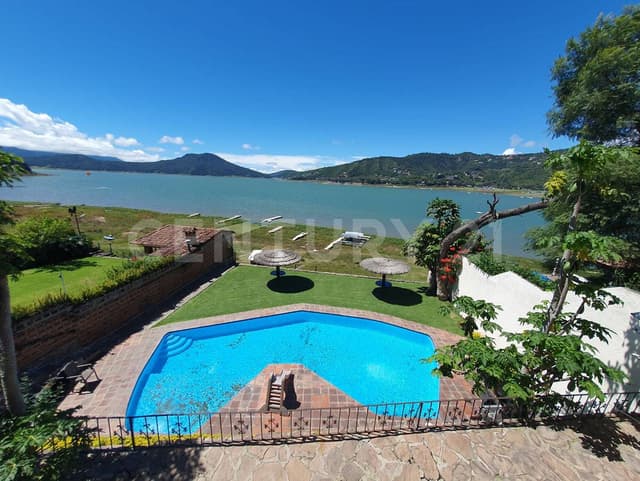 CASA VENTA VALLE DE BRAVO VISTA AL LAGO