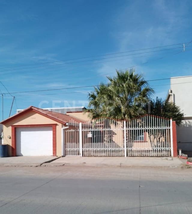 - SE VENDE CASA EN CALLE AGUILAS ENTRE 52 Y 54 COL. CAMPESINA.