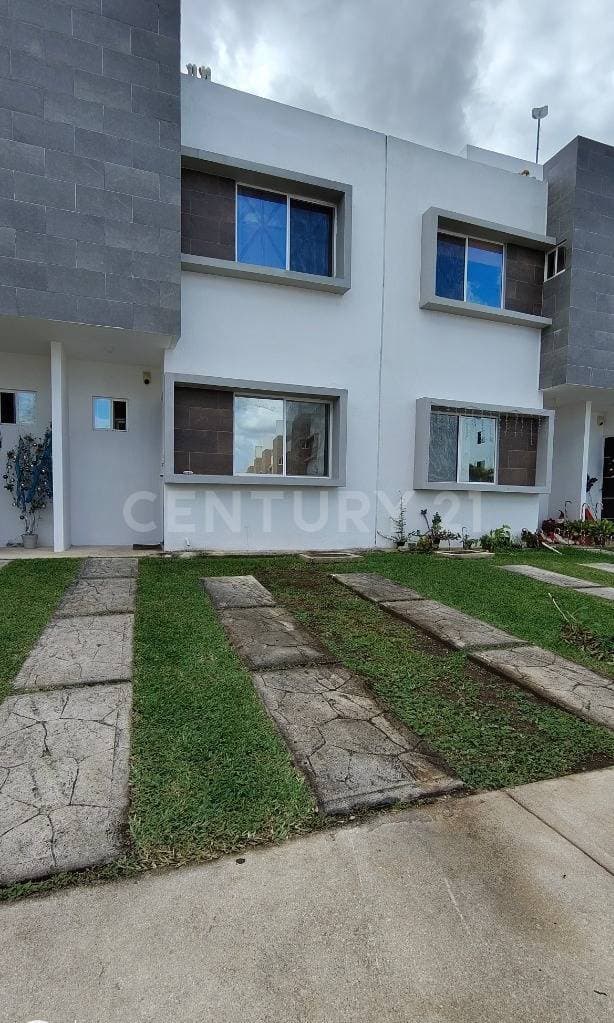 Casa en renta jardines del sur V Cancún Q Roo DH4325