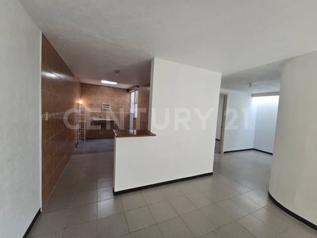 CASA EN VENTA EN BOSQUES DEL PEÑAR CON EXCEDENTE DE TERRENO