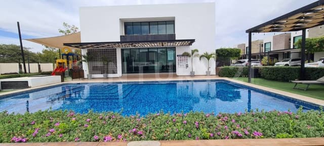 CASA AMUEBLADA EN RENTA EN RESIDENCIAL PLUS NOVUM