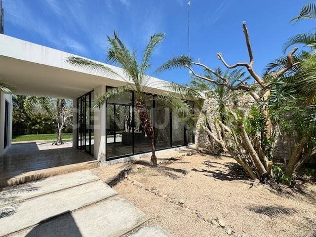 Casa en venta en privada campestre Dzizilha, a 28 kms del centro de Mérida