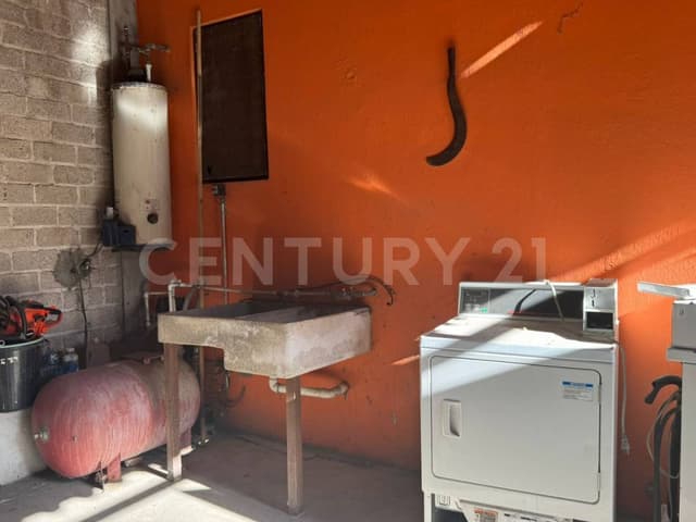 Casa Naranja ubicada en Ajijic Poniente, muy cerca de restaurantes