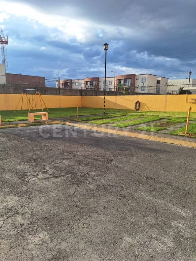 Casa sola muy cerca de Chedraui Coacalco