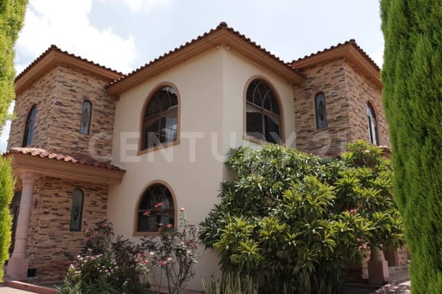 Excelente residencia tipo campestre, parte alta de Morelia